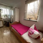 Schoenes Haus Mit 3 Zimmern Kueche Bad & Wohnzimmer 2 Parkplaetze