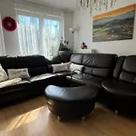 Schoenes Haus Mit 3 Zimmern Kueche Bad & Wohnzimmer 2 Parkplaetze