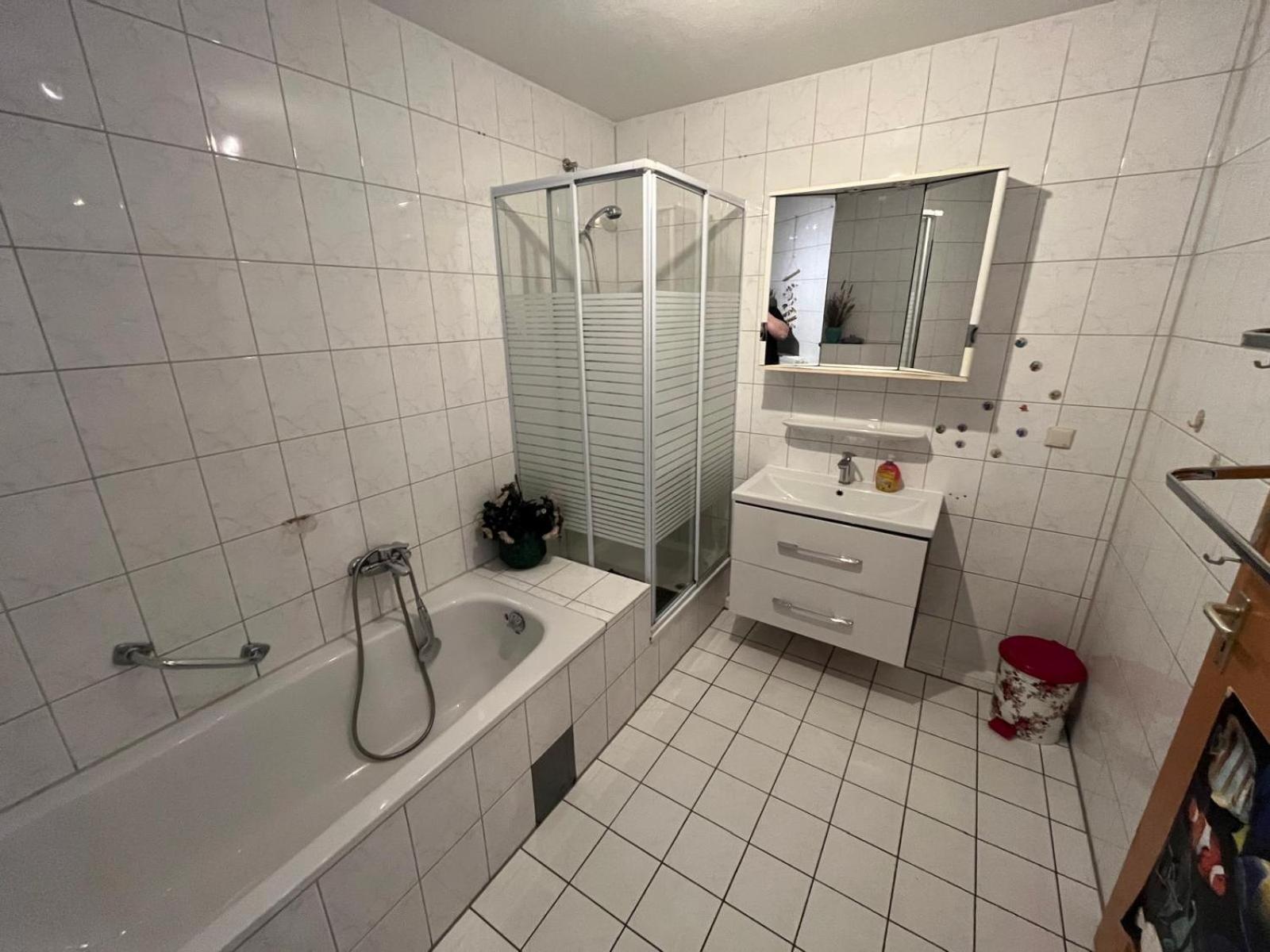 Apartment Schoenes Haus Mit 3 Zimmern Kueche Bad & Wohnzimmer 2 Parkplaetze Hannover