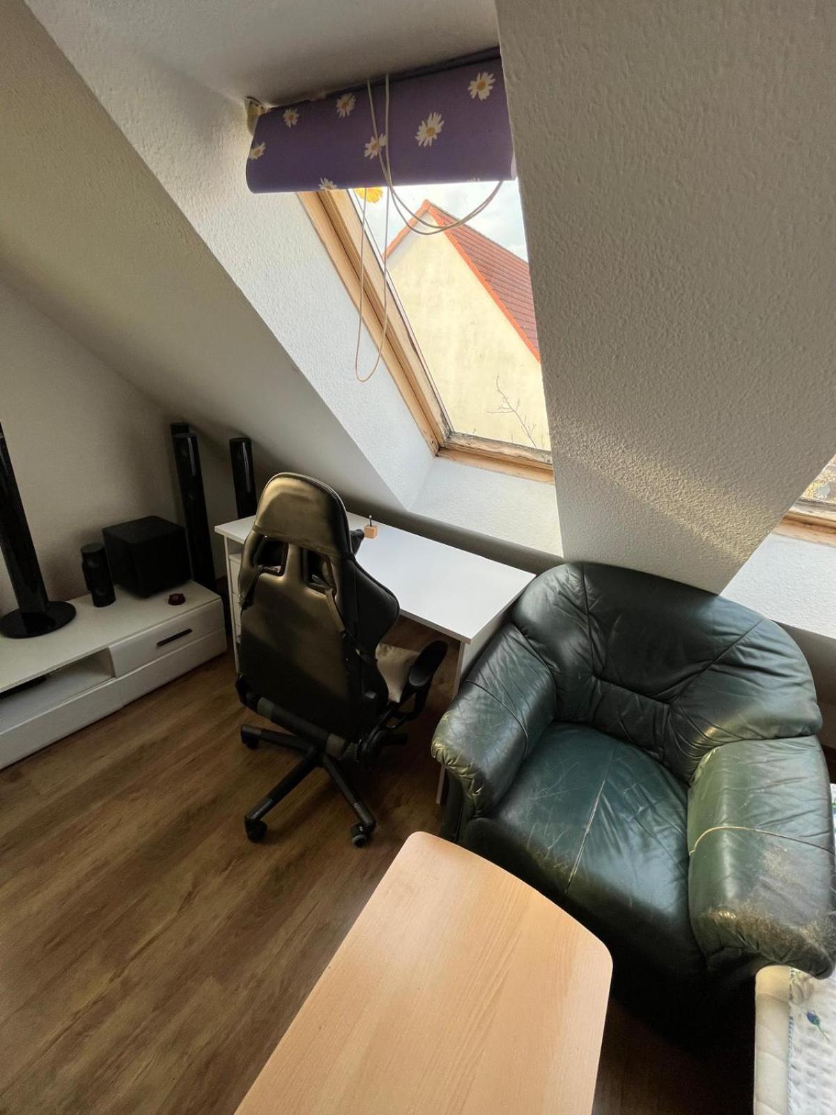 Schoenes Haus Mit 3 Zimmern Kueche Bad & Wohnzimmer 2 Parkplaetze *