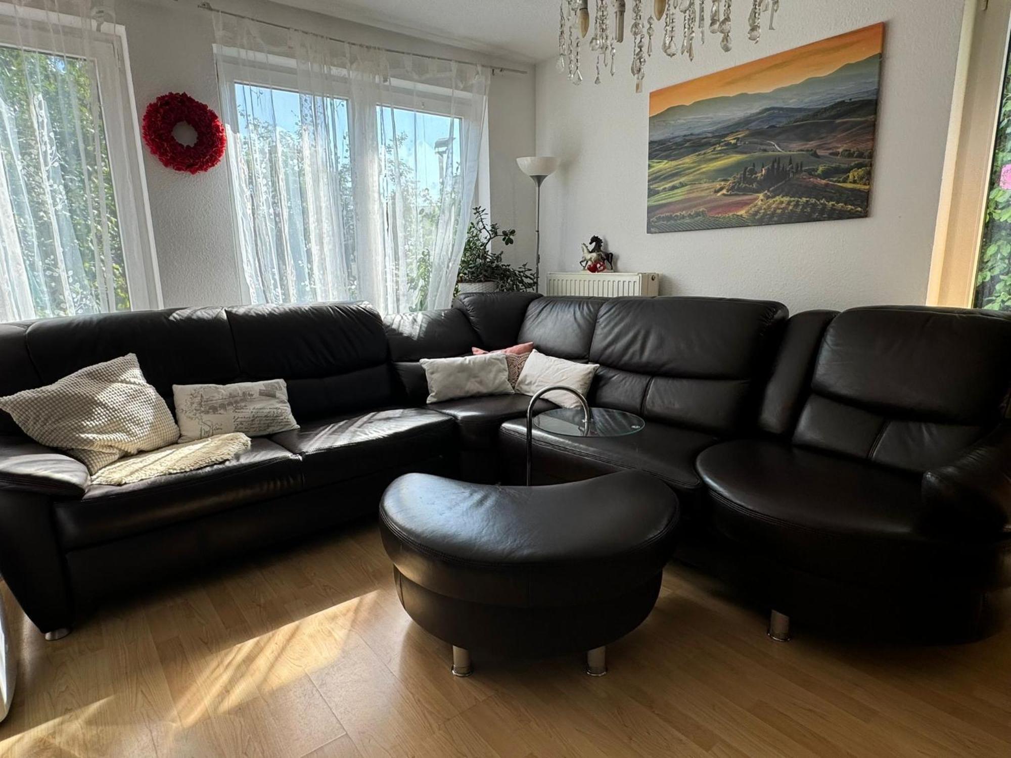 Schoenes Haus Mit 3 Zimmern Kueche Bad & Wohnzimmer 2 Parkplaetze *
